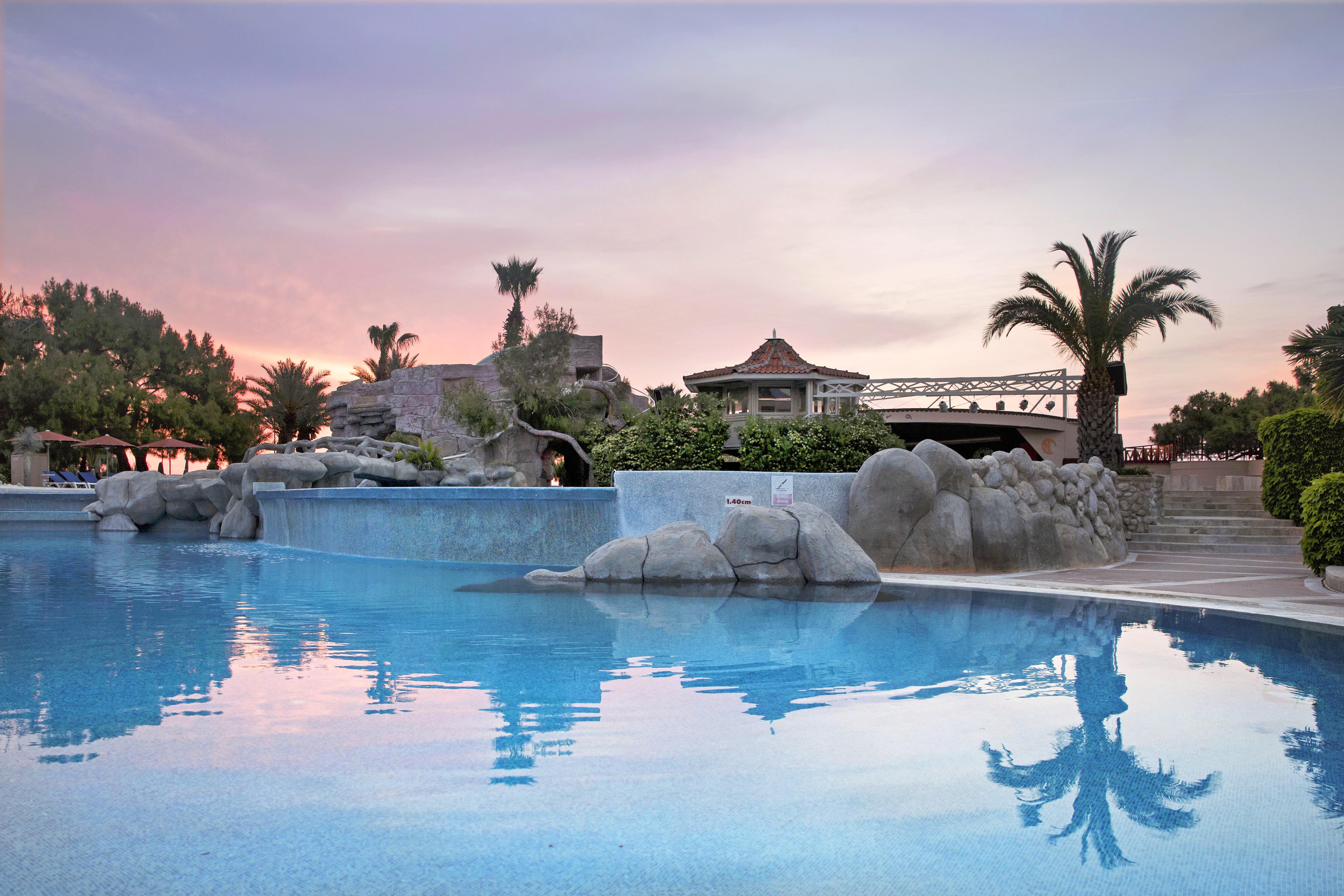 Marti Myra Hotel Tekirova Exterior foto Sunset at the pool