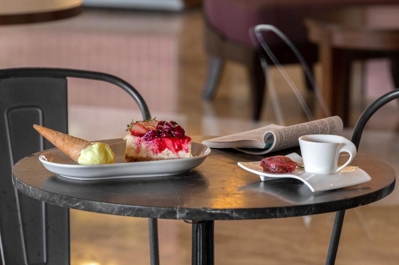 Marti Myra Hotel Tekirova Exterior foto A typical Italian coffee table