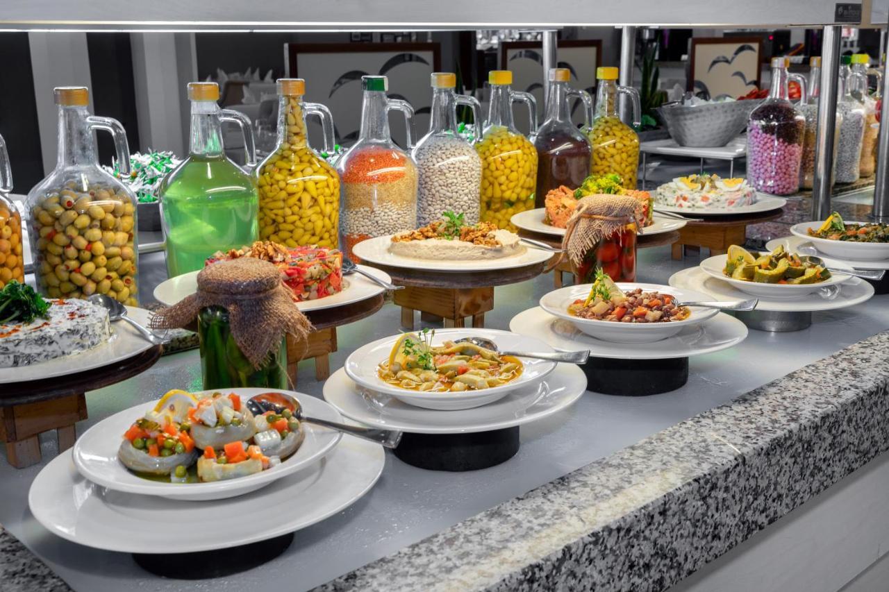 Marti Myra Hotel Tekirova Exterior foto A selection of meze