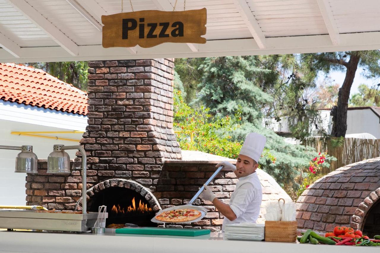 Marti Myra Hotel Tekirova Exterior foto Pizza being prepared in a wood-fired oven