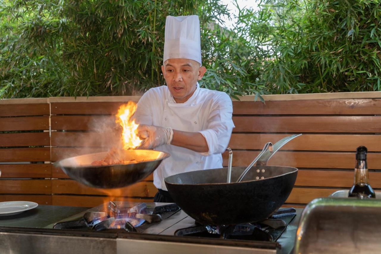 Marti Myra Hotel Tekirova Exterior foto A wok being used in cooking